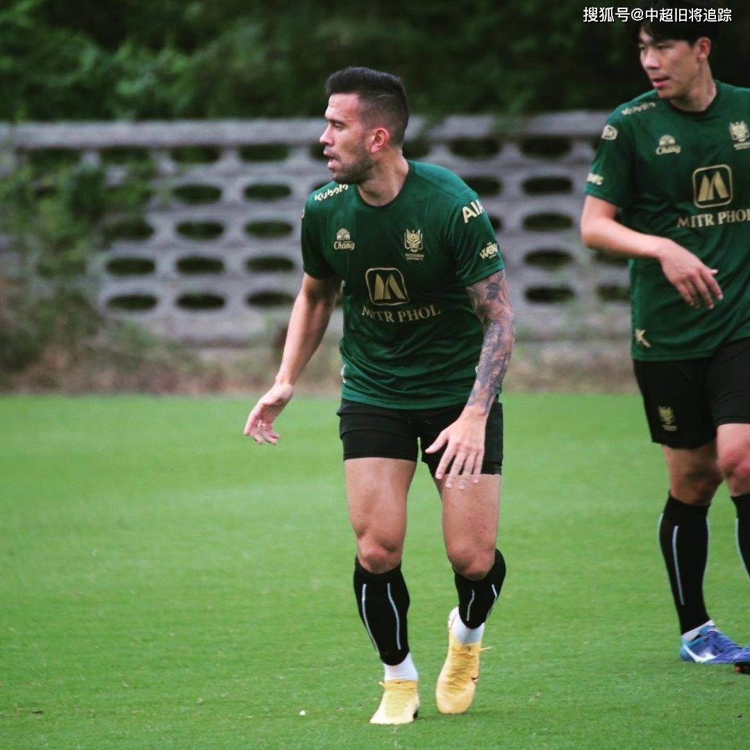 星空体育平台-里昂关键时刻防线松动，志在中超名次提升，话题不断，轮换策略成焦点(矢志不渝的经典句子)