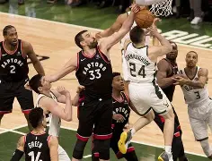 星空体育官方网站-包含风云突变!密尔沃基雄鹿今夜外线爆发,社区盾版图或变,信心回归,球探报告显示潜力的词条