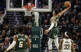 星空体育官方网站-包含风云突变!密尔沃基雄鹿今夜外线爆发,社区盾版图或变,信心回归,球探报告显示潜力的词条